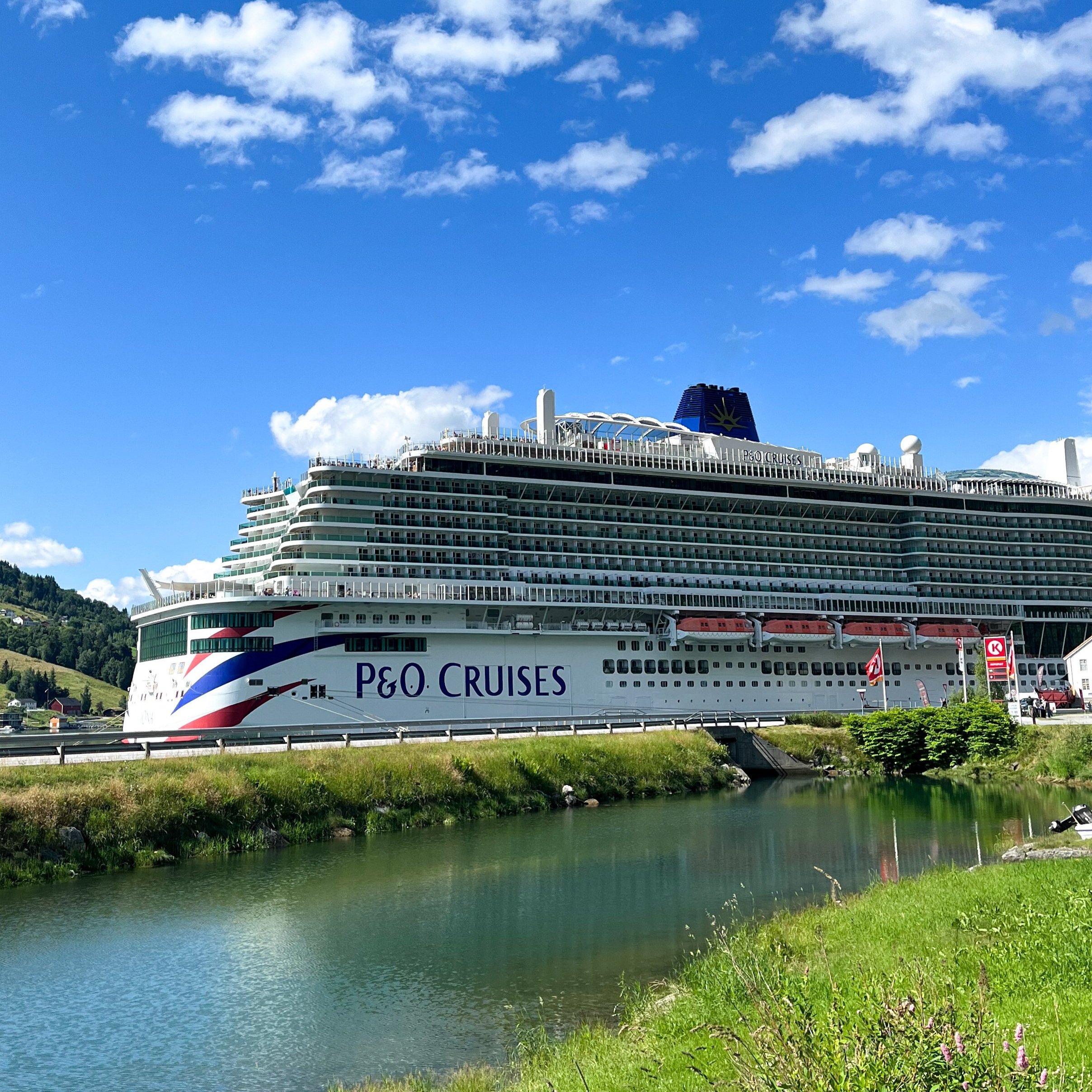 How Fast Does A Cruise Ship Go