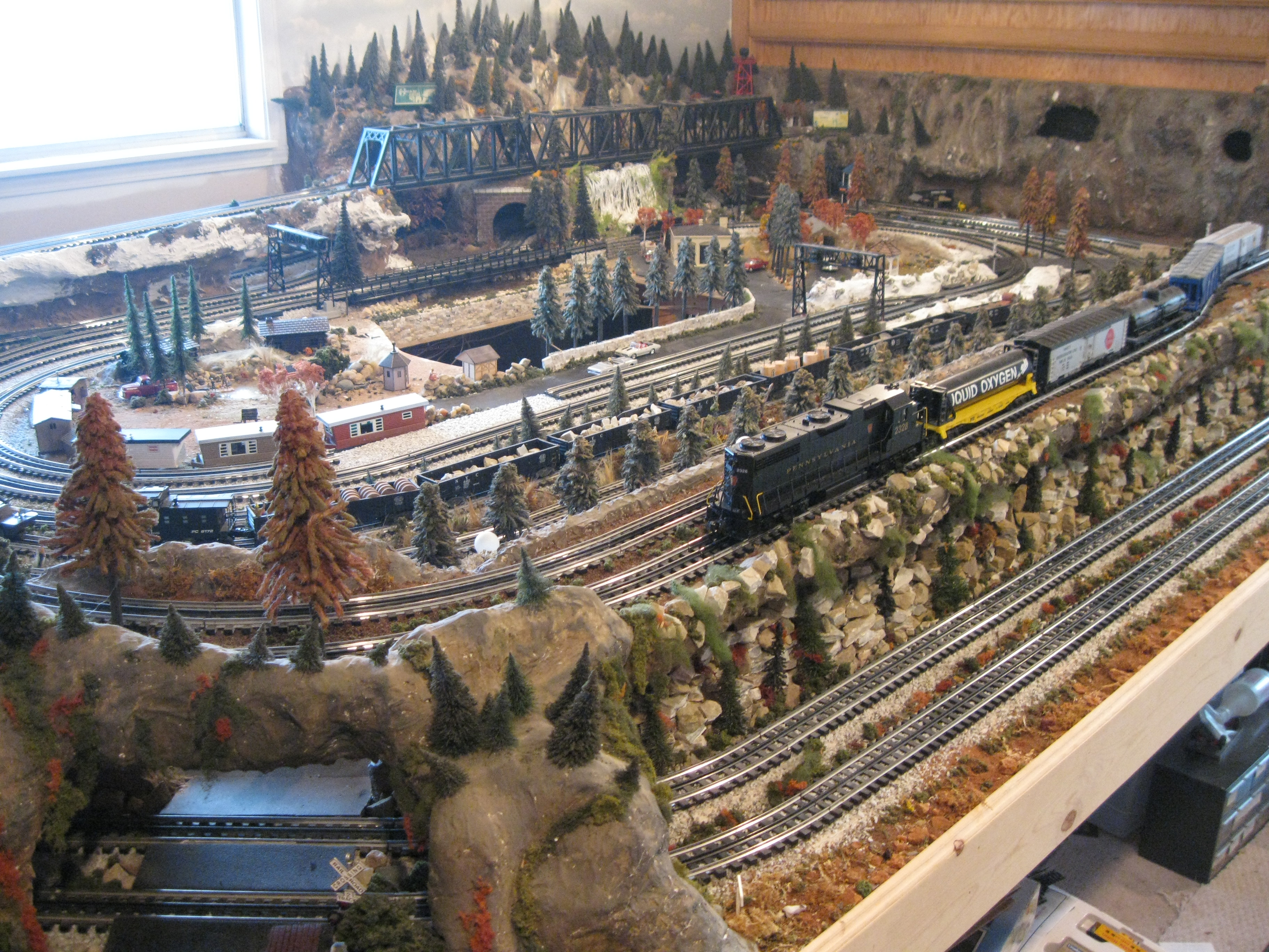 O Scale Model Railroad Layouts