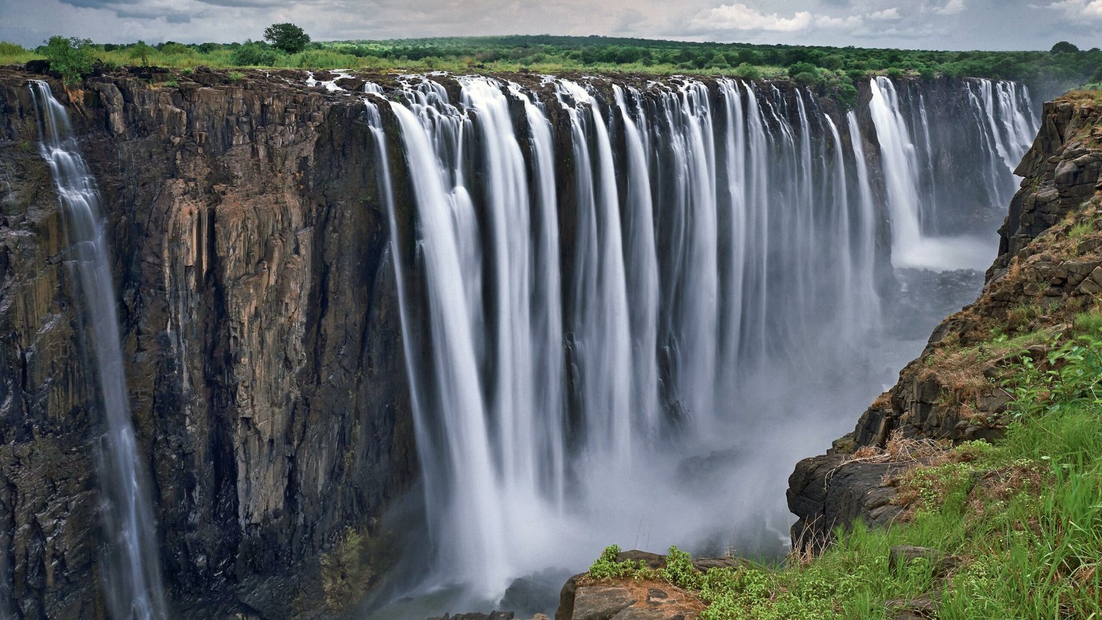 Who Discovered Victoria Falls